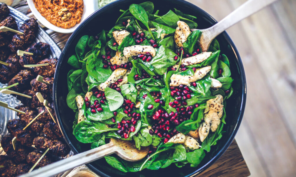 Food-salad-healthy-lunch